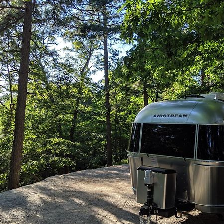 Airstream Caravel 2020 Loblolly Pines Adventure Camp Hotel ยูเรกาสปริงส์ ภายนอก รูปภาพ