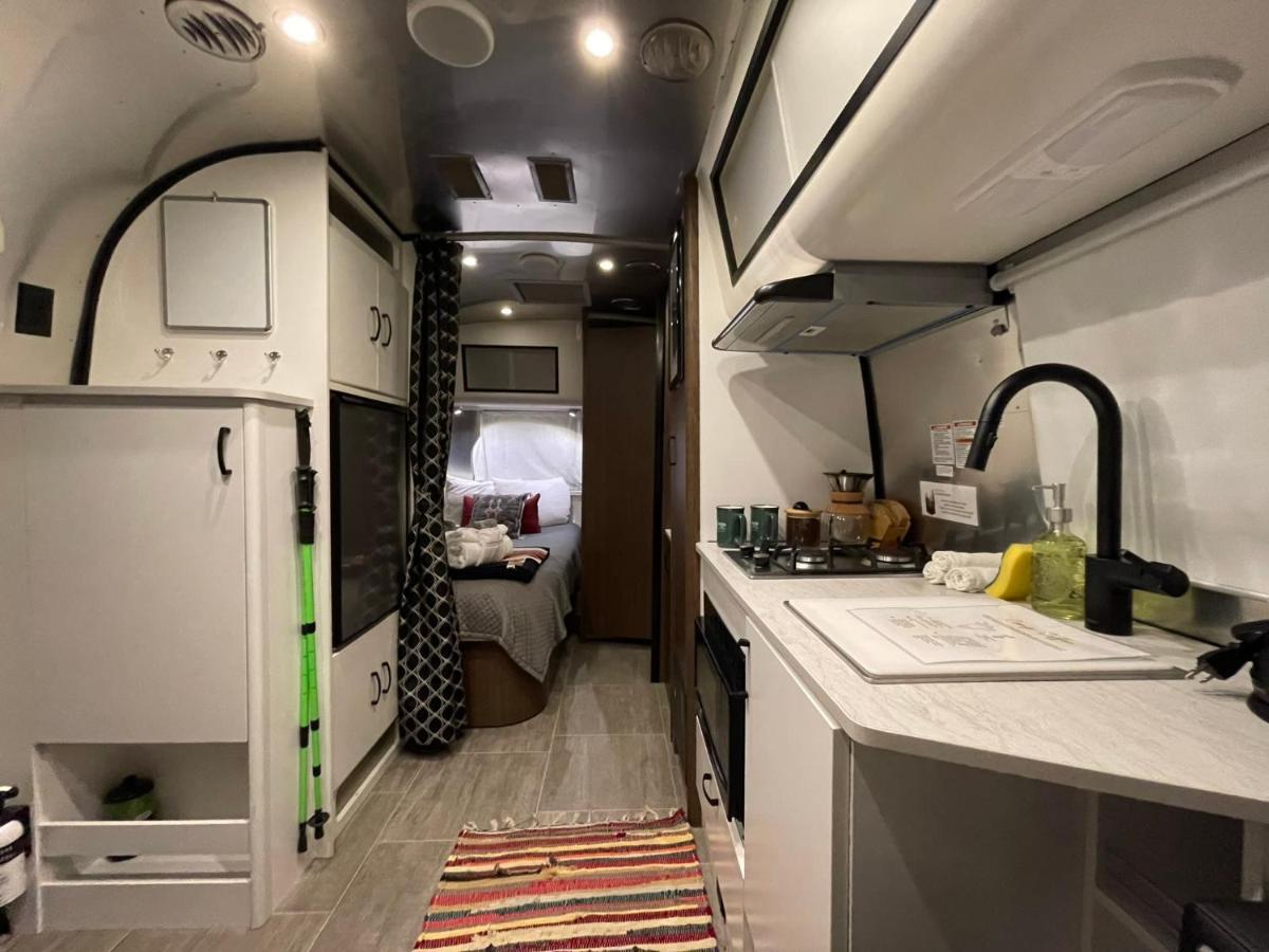 Airstream Caravel 2020 Loblolly Pines Adventure Camp Hotel ยูเรกาสปริงส์ ภายนอก รูปภาพ