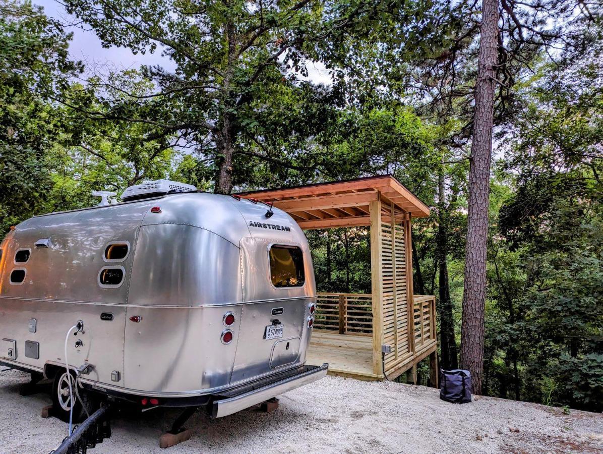 Airstream Caravel 2020 Loblolly Pines Adventure Camp Hotel ยูเรกาสปริงส์ ภายนอก รูปภาพ