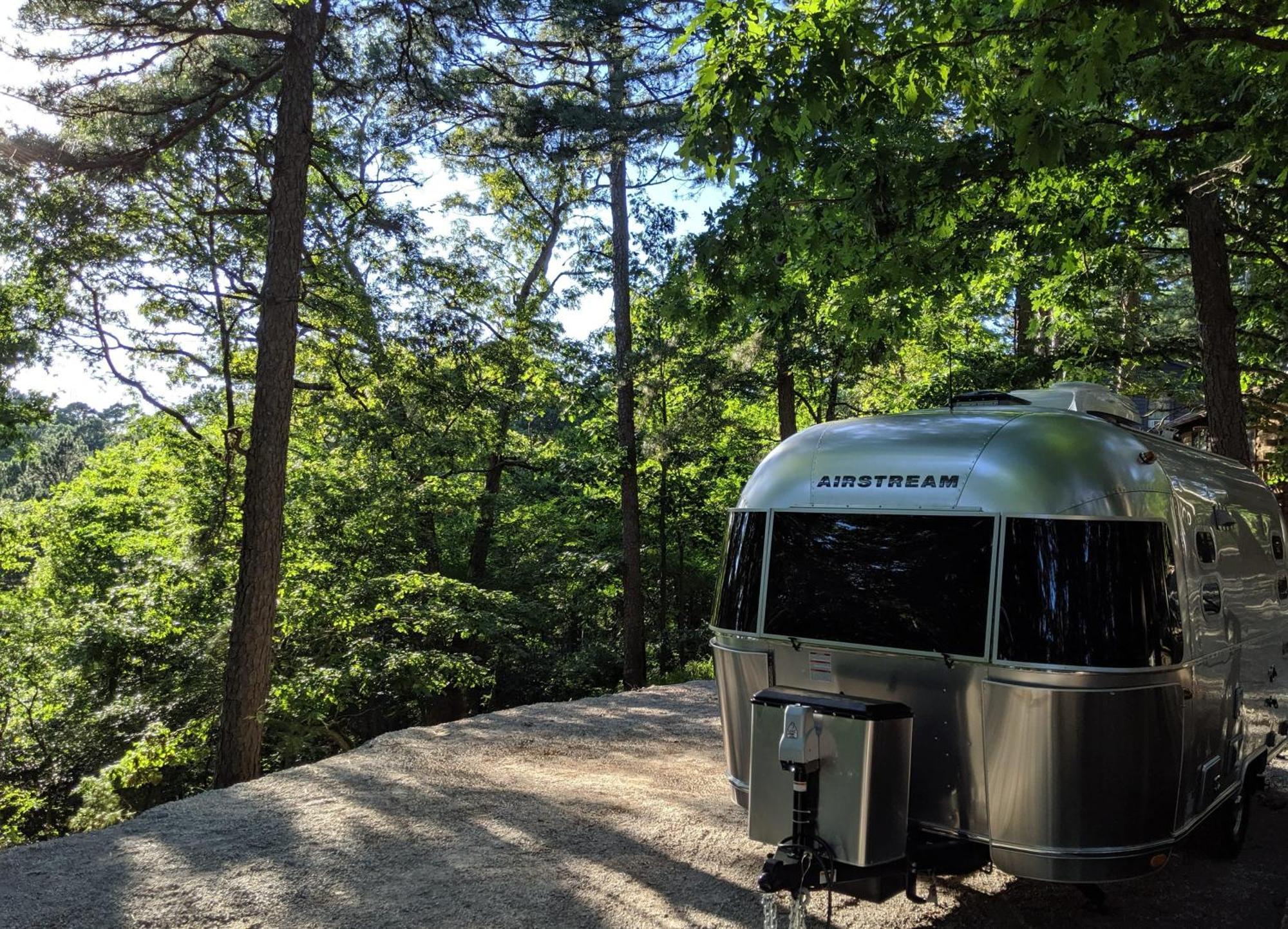 Airstream Caravel 2020 Loblolly Pines Adventure Camp Hotel ยูเรกาสปริงส์ ภายนอก รูปภาพ